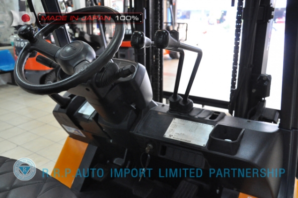 ขายรถโฟล์คลิฟท์มือสอง TOYOTA รุ่น 7FGL20-13715 นำเข้าจากประเทศญี่ปุ่น 100\% ไม่เคยใช้งานในไทย