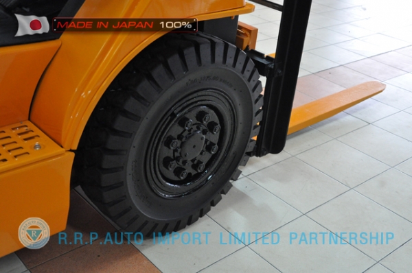 ขายรถโฟล์คลิฟท์มือสอง TOYOTA รุ่น 7FGL20-13715 นำเข้าจากประเทศญี่ปุ่น 100\% ไม่เคยใช้งานในไทย