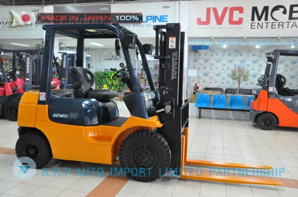 ขายรถโฟล์คลิฟท์มือสอง TOYOTA รุ่น 7FGL20-13715 นำเข้าจากประเทศญี่ปุ่น 100\% ไม่เคยใช้งานในไทย