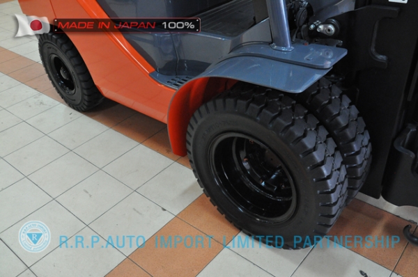 ขายรถโฟล์คลิฟท์มือสอง TOYOTA รุ่น TOYOTA รุ่น 8FD30-32133 นำเข้าจากประเทศญี่ปุ่น 100\% ไม่เคยใช้งานในไทย