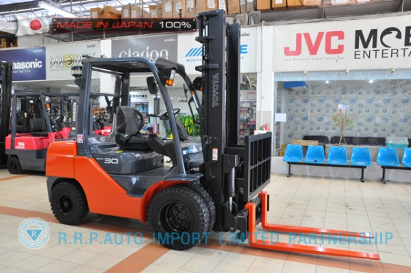 ขายรถโฟล์คลิฟท์มือสอง TOYOTA รุ่น TOYOTA รุ่น 8FD30-32133 นำเข้าจากประเทศญี่ปุ่น 100\% ไม่เคยใช้งานในไทย