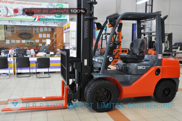 ขายรถโฟล์คลิฟท์มือสอง TOYOTA รุ่น TOYOTA รุ่น 8FD30-32133 นำเข้าจากประเทศญี่ปุ่น 100\% ไม่เคยใช้งานในไทย