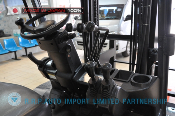 ขายรถโฟล์คลิฟท์มือสอง TOYOTA รุ่น TOYOTA รุ่น 8FD30-32133 นำเข้าจากประเทศญี่ปุ่น 100\% ไม่เคยใช้งานในไทย