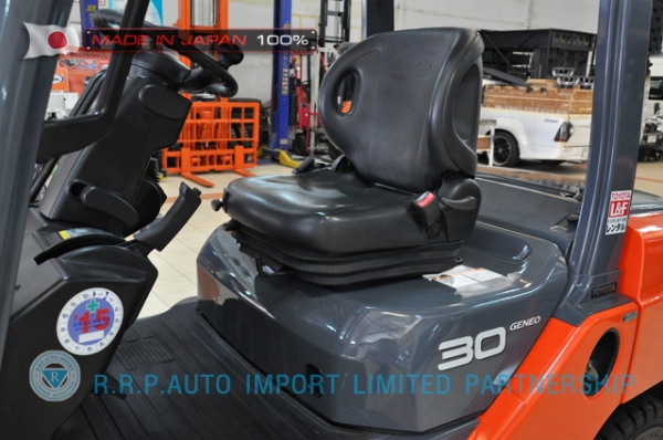 ขายรถโฟล์คลิฟท์มือสอง TOYOTA รุ่น TOYOTA รุ่น 8FD30-32133 นำเข้าจากประเทศญี่ปุ่น 100\% ไม่เคยใช้งานในไทย