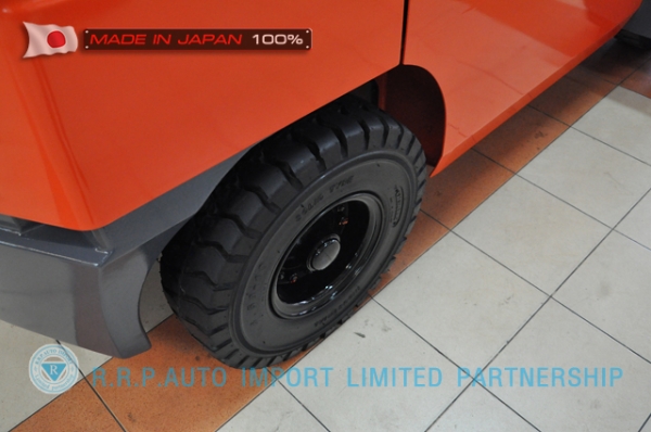 ขายรถโฟล์คลิฟท์มือสอง TOYOTA รุ่น TOYOTA รุ่น 8FD30-32133 นำเข้าจากประเทศญี่ปุ่น 100\% ไม่เคยใช้งานในไทย