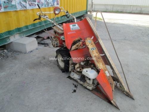 ราคา 9,800 บาท รถเกี่ยวข้าวเดินตาม  KUBOTA รุ่น HE30A  รหัสสินค้า 80904372 ติดต่อ 081-8283376  www.nihonmono.com