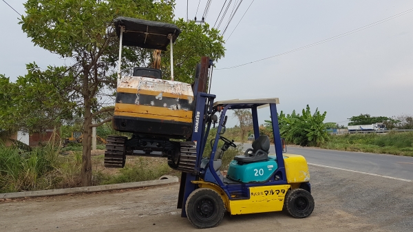 ขายด่วนรถยกKOMATSU FG20-14 ยก2ตันยกสูง3.5เมตรเกียรออโต้ยางตัน4เส้นรถนอกเพิ่งนำเข้ามายังไม่เคยใช้งานในเมืองไทยเลย