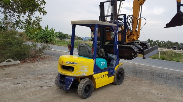 ขายด่วนรถยกKOMATSU FG20-14 ยก2ตันยกสูง3.5เมตรเกียรออโต้ยางตัน4เส้นรถนอกเพิ่งนำเข้ามายังไม่เคยใช้งานในเมืองไทยเลย