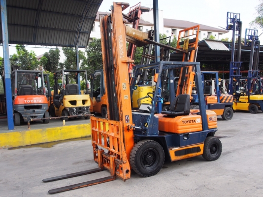 TOYOTA 5FD20เครื่องดีเซล เกียร์ธรรมดา เสาสูง5เมตร งาเทได้ สนใจตืดต่อ 083-062-0223(ปอน)