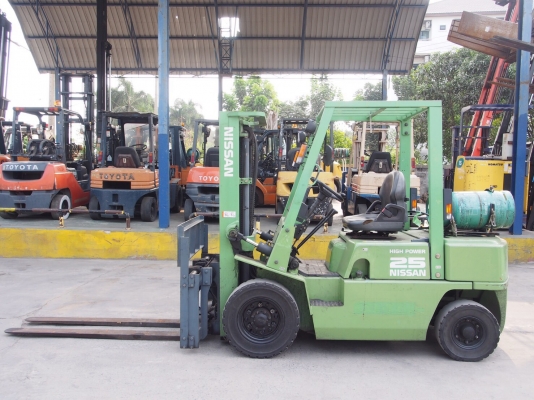 NISSAN JO2A25 เครื่องเบนซิล+แก๊ส เกียร์ธรรมดา เสาสูง3เมตร สนใจติดต่อ083-062-0223(ปอน)