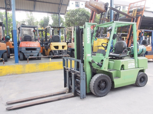 NISSAN JO2A25 เครื่องเบนซิล+แก๊ส เกียร์ธรรมดา เสาสูง3เมตร สนใจติดต่อ083-062-0223(ปอน)