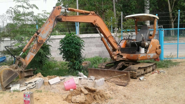 ขายรถแม๊คโคPC30-3 สภาพใช้งานได้ ขายตามสภาพ