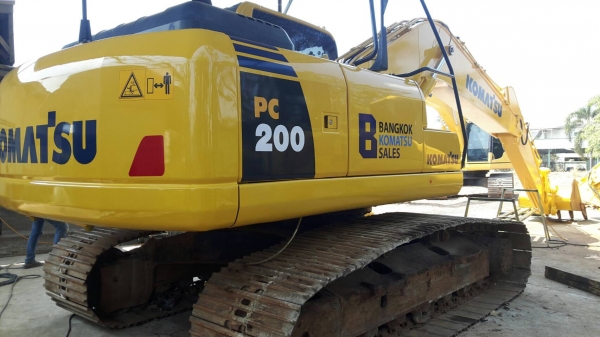 ขายด่วน!! Komatsu PC200-8MO ไมล์ ชม.5,000 สภาพสวยๆค่ะ