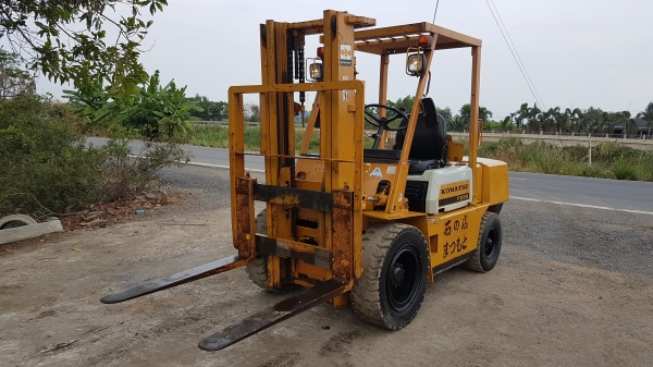 ขายด่วนรถยกKOMATSU FG30-10ยก3ตันยกสูง3เมตรรถนอกเพิ่งนำเข้ามายังไม่เคยใช้งานในเมืองไทยเลย
