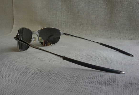 แว่นตาอเมริกันแฮนด์เมด &#039;นักบินกึ่งสปอร์ต&#039; ไร้เทียมทาน!  Authentic Oakley handmade in USA  บิ๊กไซซ์!  ตัวแท้!  จริงใจ-ไม่จิงโจ้!