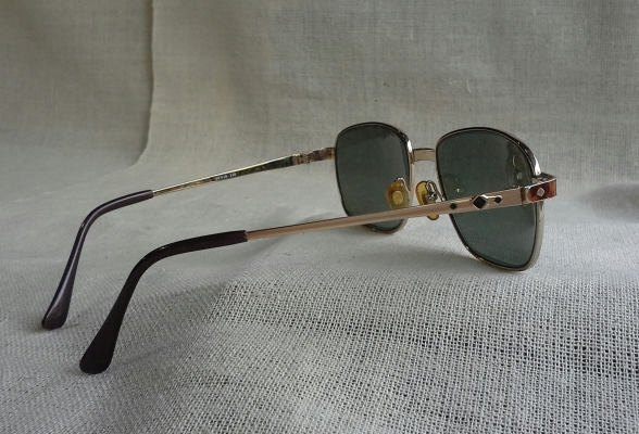 แว่นตาอเมริกันวินเทจ 'ผู้ปิดทองหลังพระ' แห่งยุค '70s Vintage MEDICI handmade in USA บิ๊กไซซ์! แว่นตาอเมริกันวินเทจ 'ผู้ปิดทองหลังพระ' แห่งยุค '70s Vintage MEDICI handmade in USA บิ๊กไซซ์!