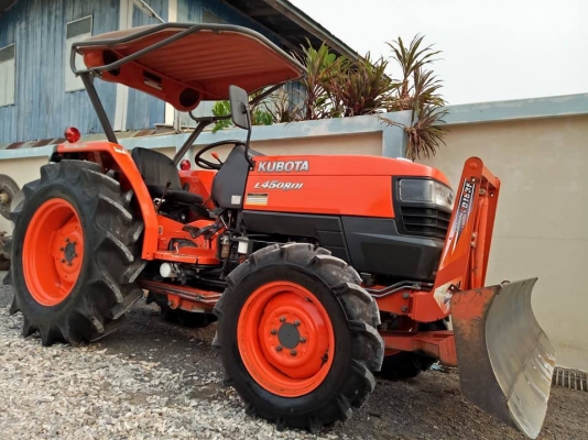 คูโบต้า L4508DI 4 WD 817 ชั่วโมง สีเดิมๆโรงงาน เล่มพร้อม ผลิตประเทศญี่ปุ่น..ใบมีดดันหน้า ผานบุก  สีเดิมๆโรงงาน