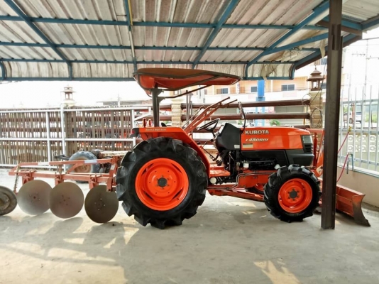 คูโบต้า L4508DI 4 WD 817 ชั่วโมง สีเดิมๆโรงงาน เล่มพร้อม ผลิตประเทศญี่ปุ่น..ใบมีดดันหน้า ผานบุก  สีเดิมๆโรงงาน