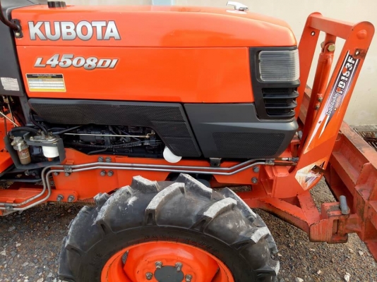คูโบต้า L4508DI 4 WD 817 ชั่วโมง สีเดิมๆโรงงาน เล่มพร้อม ผลิตประเทศญี่ปุ่น..ใบมีดดันหน้า ผานบุก  สีเดิมๆโรงงาน