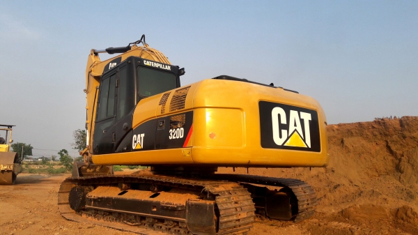 ขายครับ CAT320D สเปกญี่ปุ่น8พัน ชม.ซีเรียนสูง 9พันกว่าปลายๆ รถสภาพสวยจัด85\%ช่วง ล่างแถบไม่ได้เดิน เลยครับ เอกสารเล่มทะเบียนพร้อมโอน ครับ089-7088772