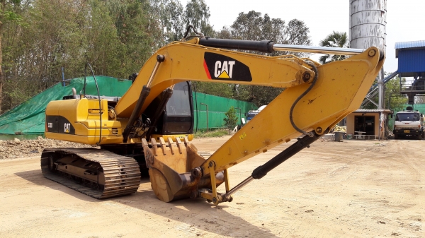 ขายครับ CAT320D สเปกญี่ปุ่น8พัน ชม.ซีเรียนสูง 9พันกว่าปลายๆ รถสภาพสวยจัด85\%ช่วง ล่างแถบไม่ได้เดิน เลยครับ เอกสารเล่มทะเบียนพร้อมโอน ครับ089-7088772