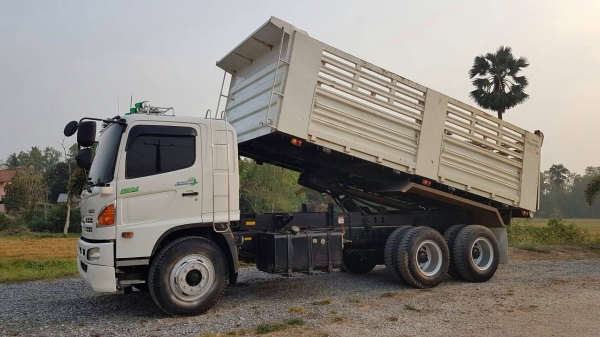 ขายสิบล้อดัมพ์ Hino เครื่อง 251 แรง ปี 57 ไมล์หกหมื่น กระบะดัมพ์สามมิตร เดิมๆ พร้อมใช้งาน ทะเบียนพร้อม
