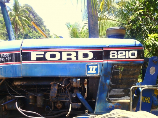 ขายรถไถ FORD 8210 ใบมีดดันหน้า เอกสารอินวอย ราคา 550000