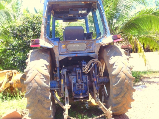 ขายรถไถ FORD 8210 ใบมีดดันหน้า เอกสารอินวอย ราคา 550000