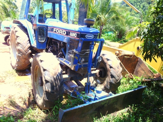 ขายรถไถ FORD 8210 ใบมีดดันหน้า เอกสารอินวอย ราคา 550000
