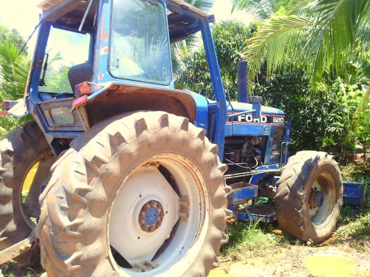 ขายรถไถ FORD 8210 ใบมีดดันหน้า เอกสารอินวอย ราคา 550000