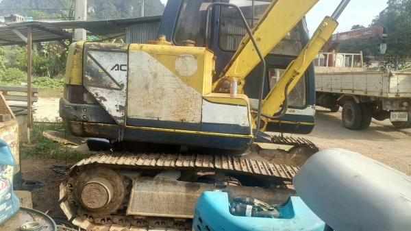 ขายเหมา 2 รายการรถแบคโฮกับรถ 6 ล้อท้ายลาด KOBELCO SK60-/// พร้อมรถบรรทุกมิตซู 6 ล้อท้ายลาด ราคา 6500 ขายเหมา 2 รายการรถแบคโฮกับรถ 6 ล้อท้ายลาด KOBELCO SK60-/// พร้อมรถบรรทุกมิตซู 6 ล้อท้ายลาด ราคา 6500