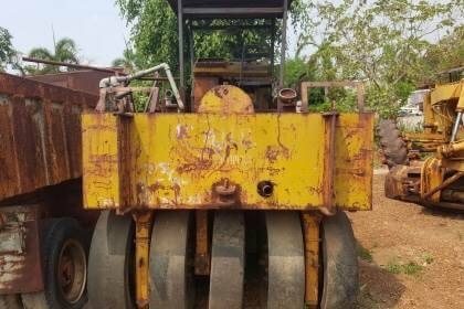 ขาย 220,000 บาท รถบด 9 ล้อ SINGTHAI เครื่อง คัมมินส์ 4 สูบ รถจอดนานต้องเช็คสภาพหน่อย เอกสารชุดประมูลครับ  รถอยู่ จ.อุดรธานี โทร&amp;ไอดีไลน์ 0610710295