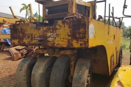 ขาย 220,000 บาท รถบด 9 ล้อ SINGTHAI เครื่อง คัมมินส์ 4 สูบ รถจอดนานต้องเช็คสภาพหน่อย เอกสารชุดประมูลครับ  รถอยู่ จ.อุดรธานี โทร&amp;ไอดีไลน์ 0610710295