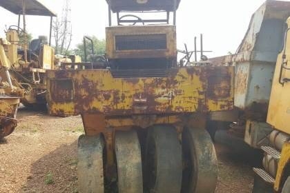 ขาย 220,000 บาท รถบด 9 ล้อ SINGTHAI เครื่อง คัมมินส์ 4 สูบ รถจอดนานต้องเช็คสภาพหน่อย เอกสารชุดประมูลครับ  รถอยู่ จ.อุดรธานี โทร&amp;ไอดีไลน์ 0610710295