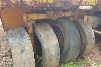 ขาย 220,000 บาท รถบด 9 ล้อ SINGTHAI เครื่อง คัมมินส์ 4 สูบ รถจอดนานต้องเช็คสภาพหน่อย เอกสารชุดประมูลครับ  รถอยู่ จ.อุดรธานี โทร&amp;ไอดีไลน์ 0610710295