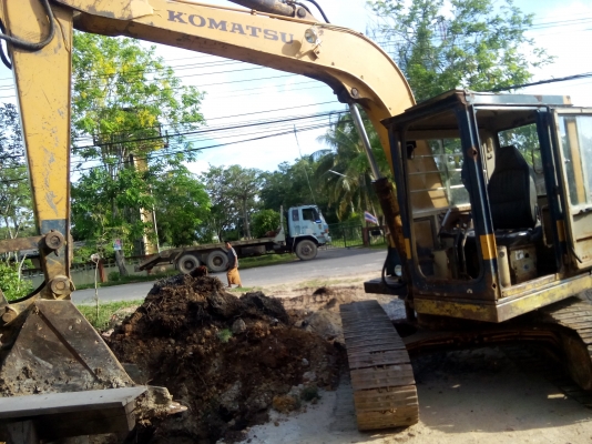 ปิดการขายเรียบร้อยคับ พร้อมจัดส่งถึงบ้านรถขุดโคมัสสุ PC60-3 พร้อมใช้งาน (พร้อมหัวคีบไม้)