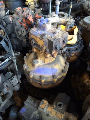 โป๊ะสวิง KOMATSU PC 200-3 เก่า ราคา 50,000 บาท