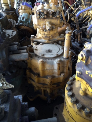 โป๊ะสวิง KOMATSU PC 200-5 เก่า ราคา 70,000 บาท