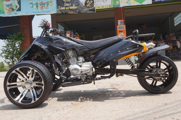 ขาย รถแต่ง 3 ล้อ เครื่อง 150 cc สตาร์ทมือ  มีเกียร์ถอย รถสวยเครื่องดีมาก