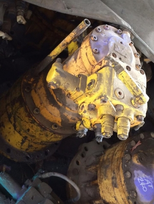 โป๊ะสวิง KOBELCO SK200-2 เก่า ราคา 80,000 บาท