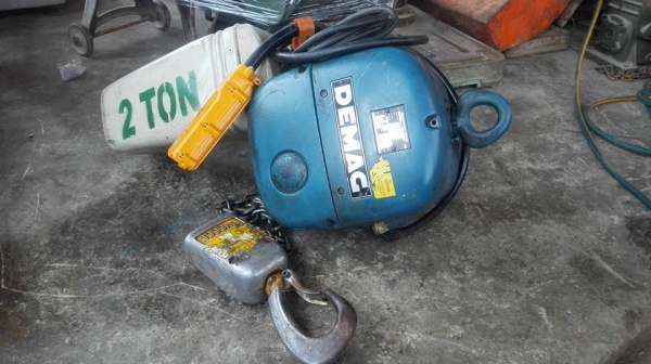 ** ไปอยู่เชียงใหม่ ** รอกโซ่ไฟฟ้าเยอรมัน DEMAG 1000 kg โซ่ยาว 3 m ไฟ 380V พร้อมใช้งาน ** ไปอยู่เชียงใหม่ ** รอกโซ่ไฟฟ้าเยอรมัน DEMAG 1000 kg โซ่ยาว 3 m ไฟ 380V พร้อมใช้งาน