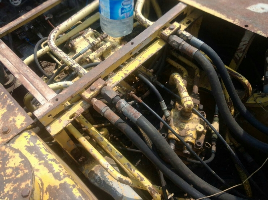 ขายรถขุดแบ็คโฮ ชูมิตโตโม่  .เล่มทะเบียน เครื่องปั้มดี ช่าวงล่างโช่ บูช พอใช้ได้ ทำงานดี ปั้มเพิ่งเปลื่ยนใหม่ทั้งลูก 290,000บ. ช่วงล่างโช่บูช พอใช้ สนใจ 0835601591 หรือ0903494058 ปั้มสีส้ม เป็นปั้มที่เปลื่ยนใหม่ ราคา 90000