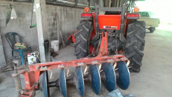 รถไถ 47 แรง อุปกร 3 อย่าง ผานหน้า+ผานหลัง+โลตาลี   รถปี 56   ช.ม 1800 นิดฯฯ   พร้อมลุยงาน ราคาเบา ฯ   415000 บาท ทะเบียนพร้อม  ดุรถที  อ.ราษีไศล จ.ศรีสะเกษ    วันทูคอล 098 668-3479 dtac 094 283-9369 สิทธิ์ คับ