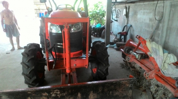 รถไถ 47 แรง อุปกร 3 อย่าง ผานหน้า+ผานหลัง+โลตาลี   รถปี 56   ช.ม 1800 นิดฯฯ   พร้อมลุยงาน ราคาเบา ฯ   415000 บาท ทะเบียนพร้อม  ดุรถที  อ.ราษีไศล จ.ศรีสะเกษ    วันทูคอล 098 668-3479 dtac 094 283-9369 สิทธิ์ คับ