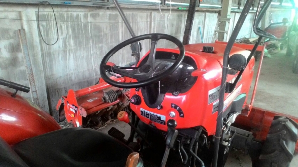 รถไถ 47 แรง อุปกร 3 อย่าง ผานหน้า+ผานหลัง+โลตาลี   รถปี 56   ช.ม 1800 นิดฯฯ   พร้อมลุยงาน ราคาเบา ฯ   415000 บาท ทะเบียนพร้อม  ดุรถที  อ.ราษีไศล จ.ศรีสะเกษ    วันทูคอล 098 668-3479 dtac 094 283-9369 สิทธิ์ คับ