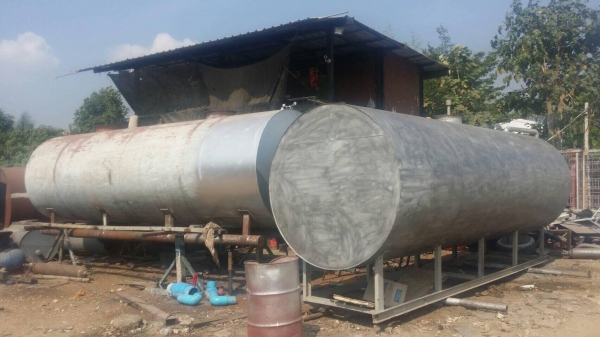 ถังน้ำมันสภาพสวยมาอีกแล้วครับ 12000 ลิตร มี 2 ใบ ขายใบละ 55,000 / 10000 ลิตร มีมาใบเดียวนะครับ ขาย 45,000