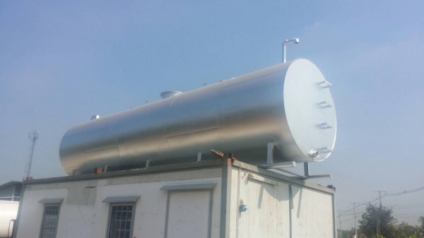 ถังน้ำมันสภาพสวยมาอีกแล้วครับ 12000 ลิตร มี 2 ใบ ขายใบละ 55,000 / 10000 ลิตร มีมาใบเดียวนะครับ ขาย 45,000