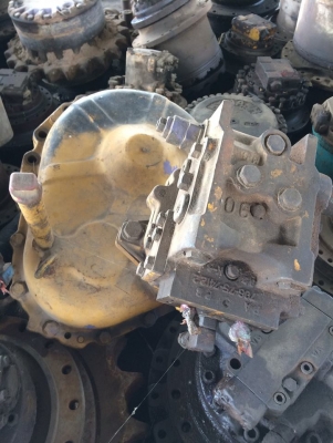 โป๊ะสวิง KOMATSU PC 200-2 เก่า รวมมอเตอร์ราคา 33,000 บาท