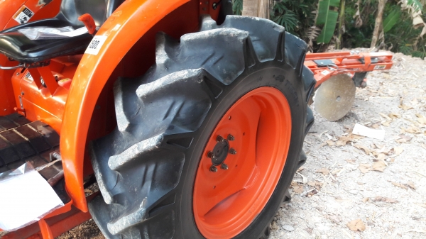 ขายรถไถคูโบต้าL4708SPพรอ้มดันหน้าผานพรวน246f ตราช้างลดสุด475000