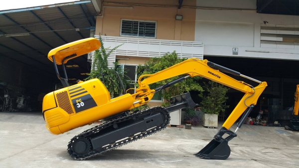 ขาย รถขุด KOMATSU รุ่น PC30-7- มือสองญี่ปุ่น แทรกเหล็กสวย สลัก บูทเอวแน่น 100\% เพิ่งนำเข้ามา คันที่สอง สภาพสวย พร้อมใช้งาน มือถือ/LINE ID : 0818753444